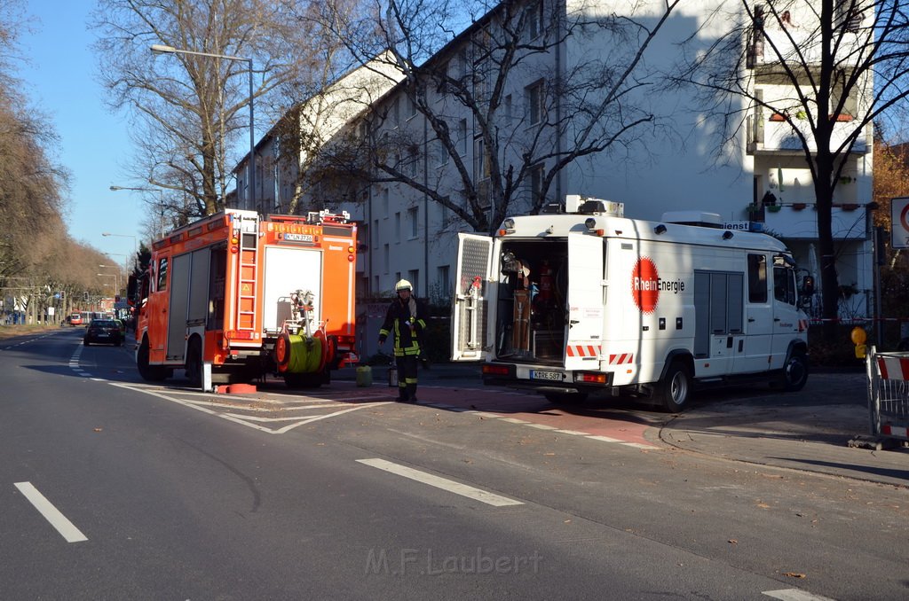 Gasaustritt 2 Koeln Ehrenfeld Lindenbornstr P12.JPG - Miklos Laubert